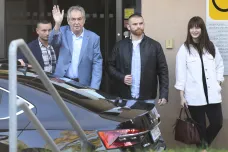 Prezident Zeman po pobytu v nemocnici odjel do Lán. Ve středu promluví ve sněmovně