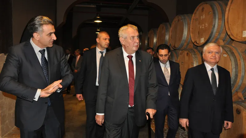 Prezident Zeman v likérce Ararat