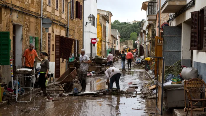 Následky záplav v Sant Llorenc de Cardassar na Mallorce