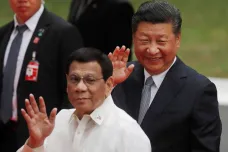 Čína se snaží získat spojence Američanů v Tichomoří. Filipíncům slibuje investice a dodávky zbraní