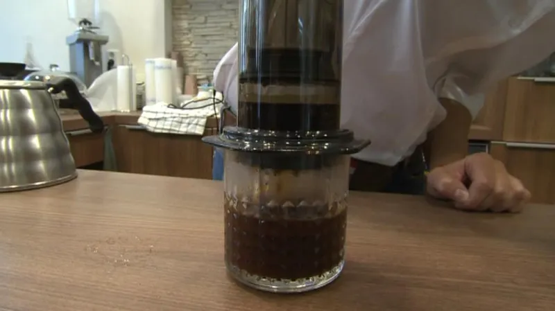 Přístroj na přípravu kávy, tzv. aeropress