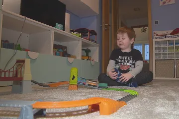 Tříletý Adam po covidové a pneumokokové nákaze bojoval o život, nyní se rychle zotavuje