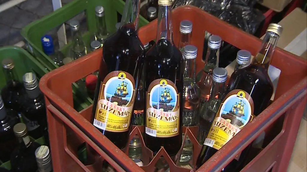 Policisté zabavili 4 500 litrů pančovaného alkoholu