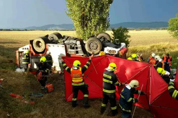 Viníkem tragické nehody hasičské cisterny je podle policistů její řidič. Hrozí mu až šest let vězení