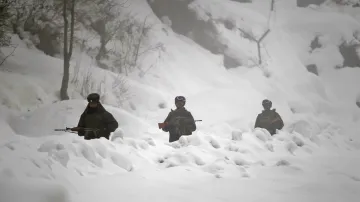 Indická hlídka na kašmírské hranici