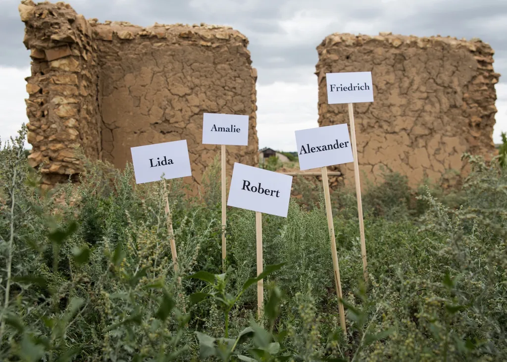 Nominace v sekci Kreativní fotografie: Sasha Bauer se sérií snímků nazvanou Sasha Bauer