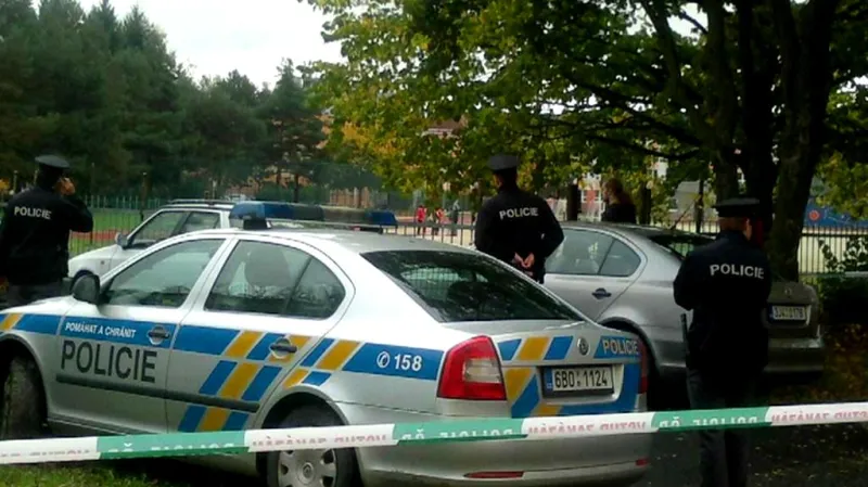 Policie v areálu žďárské střední školy