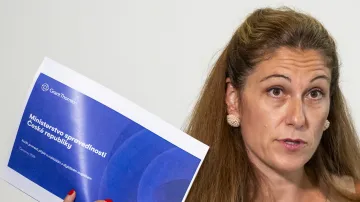 Ministryně spravedlnosti Eva Decroix (ODS) na tiskové konferenci k vývoji kauzy darovaných bitcoinů (8. srpna 2025)