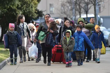 Příliv uprchlíků z Ukrajiny roste, vlna solidarity je obrovská. Vyjíždějí další autobusy