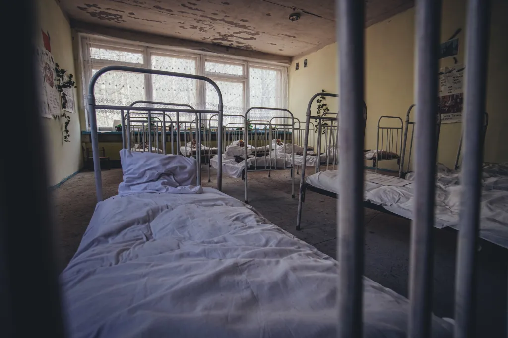 Příznivci online hry Stalker svépomocí v zóně obnovili jednu ze tříd bývalé školky do podoby, jakou pravděpodobně měla ještě před explozí