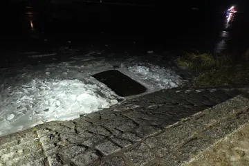 Jedna z dívek, jež se topily ve Vltavě, zemřela