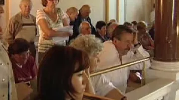 Nespokojení nájemníci při jednání rady města