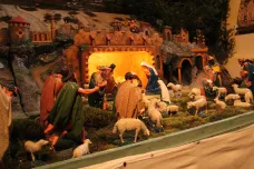 Středověké Vánoce byly bez stromečku, nechyběl ale plný stůl a rituály. Lidé si dávali i dárky