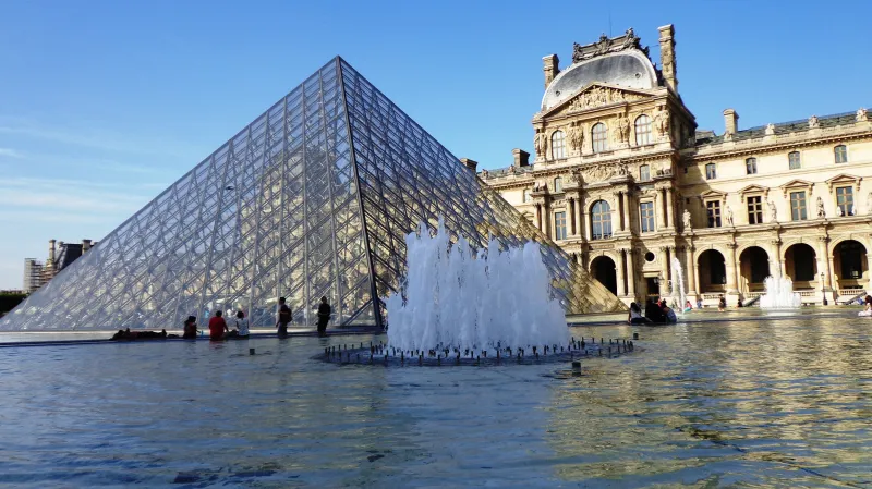 Louvre v Paříži