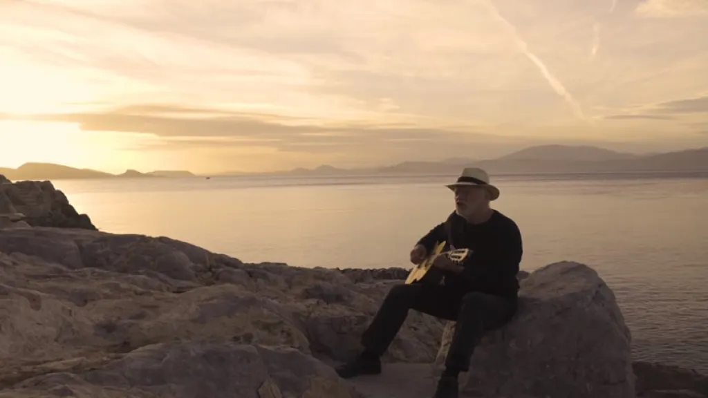 David Gilmour v klipu k písni Yes, I Have Ghost