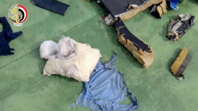 Události: Protichůdné informace z vyšetřování pádu egyptského airbusu