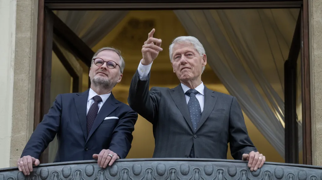 Premiér Petr Fiala na setkání s bývalým americkým prezidentem Billem Clintonem
