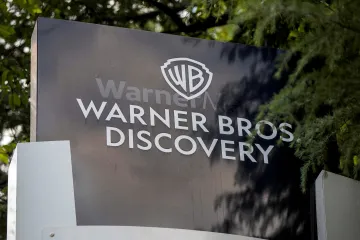 Akcionáři společnosti Warner Bros schválili převzetí firmy rivalem Paramount