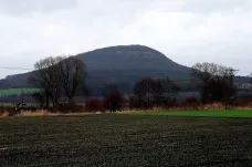Říp je podle vědců pozůstatkem lávového jezera vzniklého při erupci vulkánu