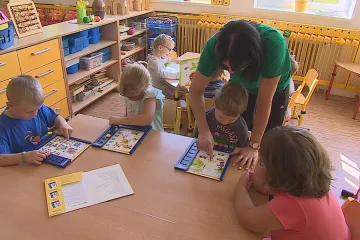 Školka od tří let zvyšuje šanci na lepší vzdělání i zaměstnání, popsal český výzkum