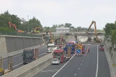Dálnice D11 v Horních Počernicích bude nejspíš uzavřená až do pondělního rána