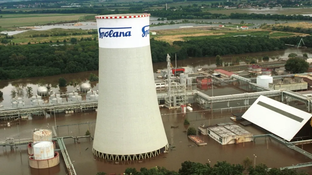 Zaplavená Spolana Neratovice v roce 2002