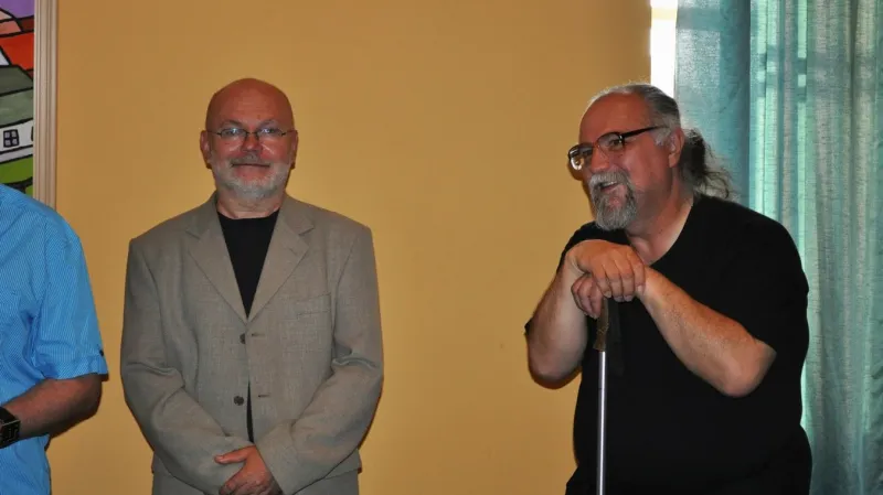 Z vernisáže výstavy obrazů J. Menouška a J. Němčického