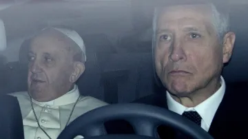 Papež František se poprvé od zvolení ukázal na veřejnosti