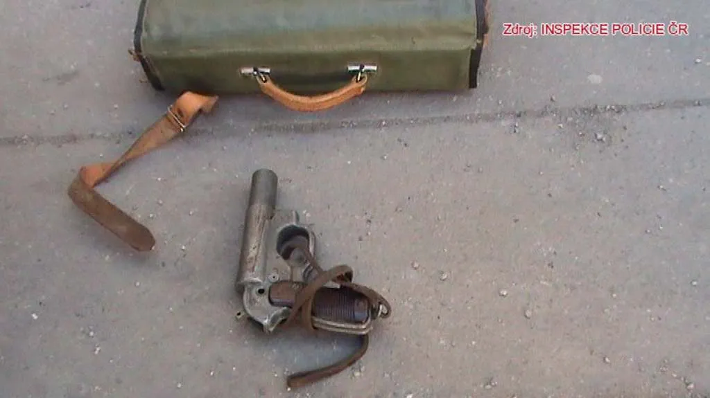 Při policejním zásahu se našly zbraně