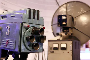 Zažila vzestupy i pády, šířila propagandu i pravdu. Televize funguje už 65 let