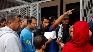 Běženci hledají kličky, jak se po cestě na Západ vyhnout Makedonii