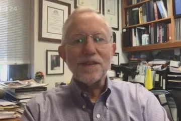 „Uvařil jsem si kafe, osprchoval se a zavolal ženě.“ Virolog Rice popsal svou reakci na Nobelovu cenu za výzkum žloutenky