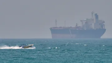 Tanker kotvící u Hormuzského průlivu
