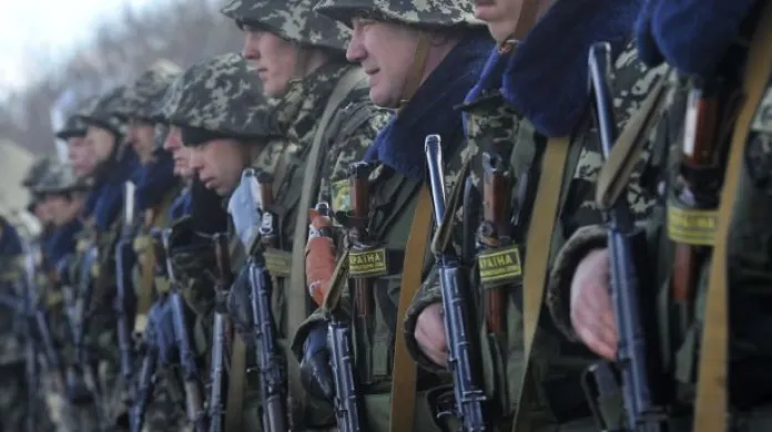 Zpravodaj ČT na Krymu: Žádné přesuny vojáků jsme zatím nezaznamenali