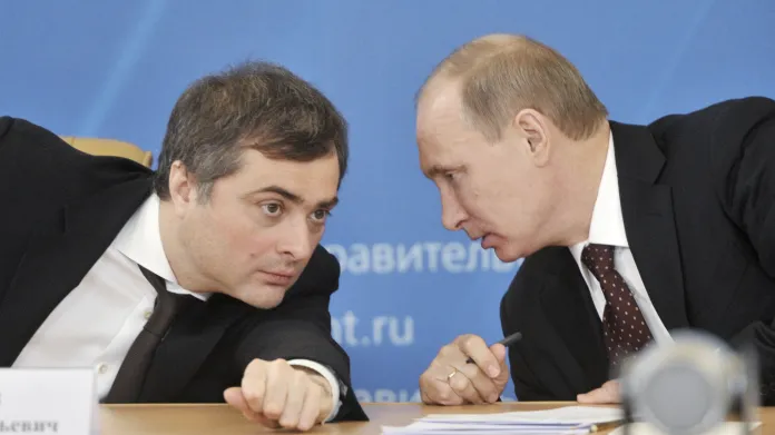 Vladislav Surkov a Vladimir Putin na snímku z roku 2012