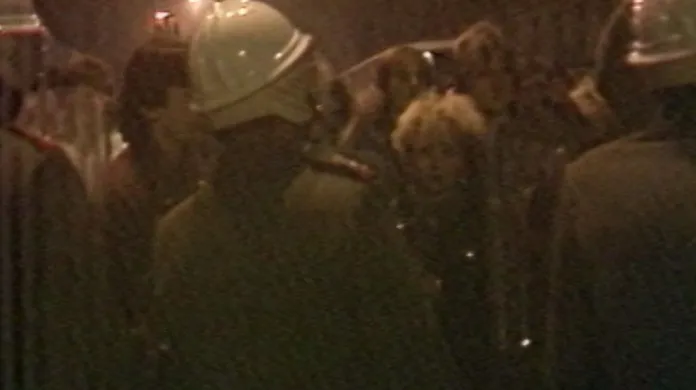 Archivní záběr ČST z listopadové demonstrace v Teplicích