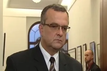 Schválený rozpočet přidá státním zaměstnancům 2,7 miliardy