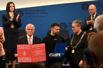 Zelenskyj se poprvé setkal s Cichanouskou. Vztahy Kyjeva k běloruské opozici jsou odměřené