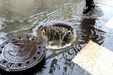 S vědcem po Praze. Město nevyužívá dešťovou vodu, ta bez užitku odtéká do kanálů