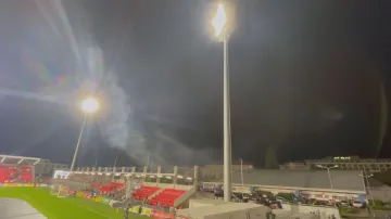 Spor o osvícení fotbalového stadionu v Pardubicích