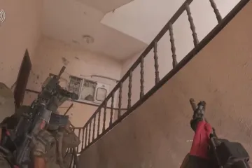 Izraelská armáda uvedla, že v Gaze obsadila několik úřadů dříve spravovaných Hamásem