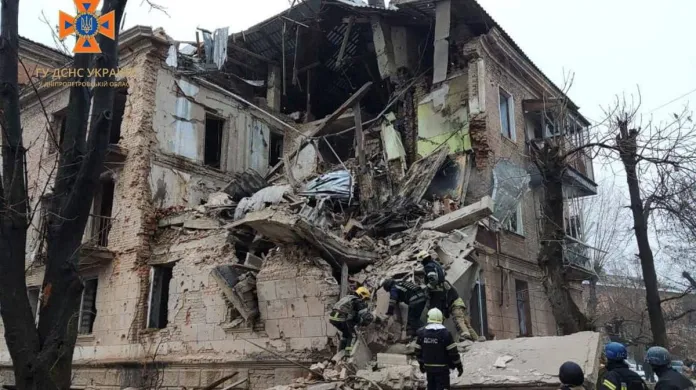 Obytný dům v Kryvém Rihu po ruském útoku