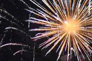 Silvestr pod palbou pyrotechniky