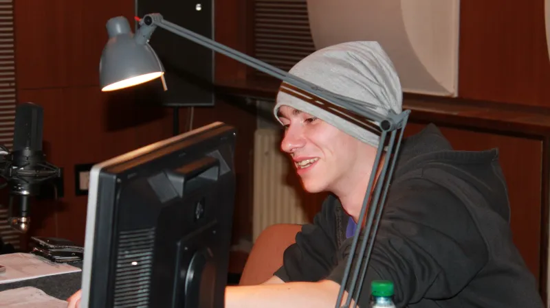 Studenti při natáčení Pauzičky