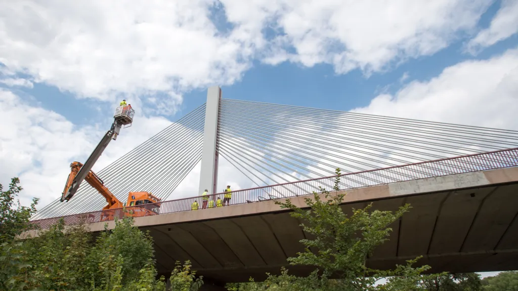 Lanový most na D11 u Poděbrad