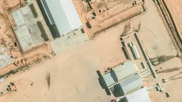 Na letecké základně al-Chádim v Libyi jsou nejspíš také drony turecké výroby Bayraktar TB2