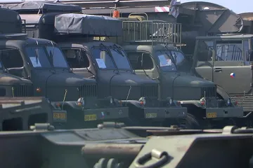 Armáda se topí v nepotřebném materiálu, chystá prodej