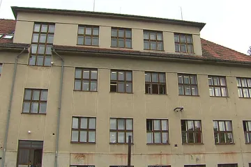 Pyšelská škola je v havarijním stavu, shání peníze na opravu