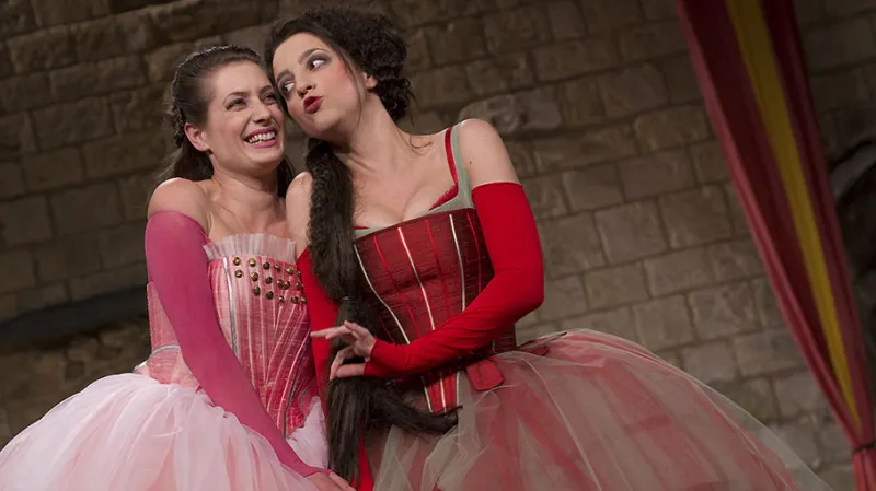 Mnoho povyku pro nic (Lenka Zahradnická a Petra Horváthová)