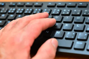 Přibývá útoků na klienty bank. Podvodníci jim stále častěji volají